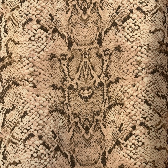 Rose & Olive snakeskin sleeveless blouse Medium - Picture 4 of 5